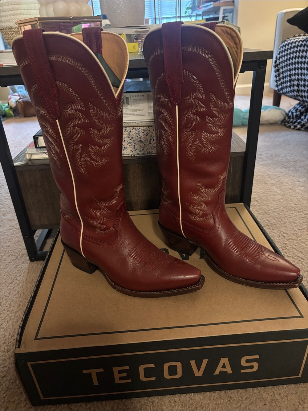 Tecovas The Annie in Scarlet Cowhide
